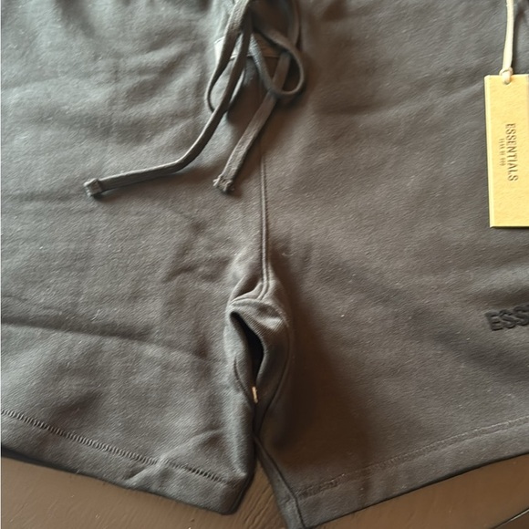 Essentials shorts - Picture 5 of 7